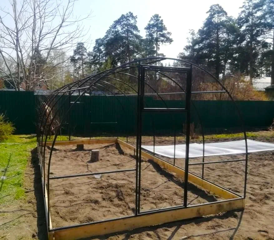 Теплица Эконом — на участке