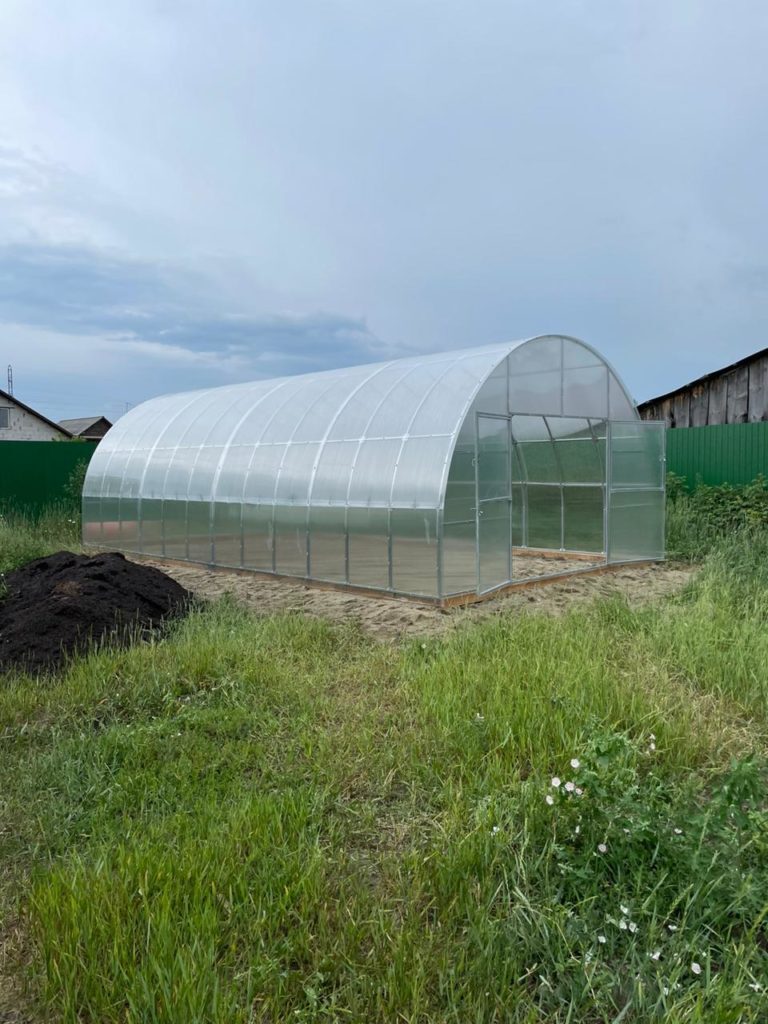 Теплица Широкая 4.2м — вид изнутри