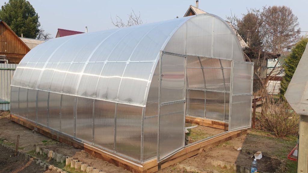 Теплица Широкая 4.2м — на участке