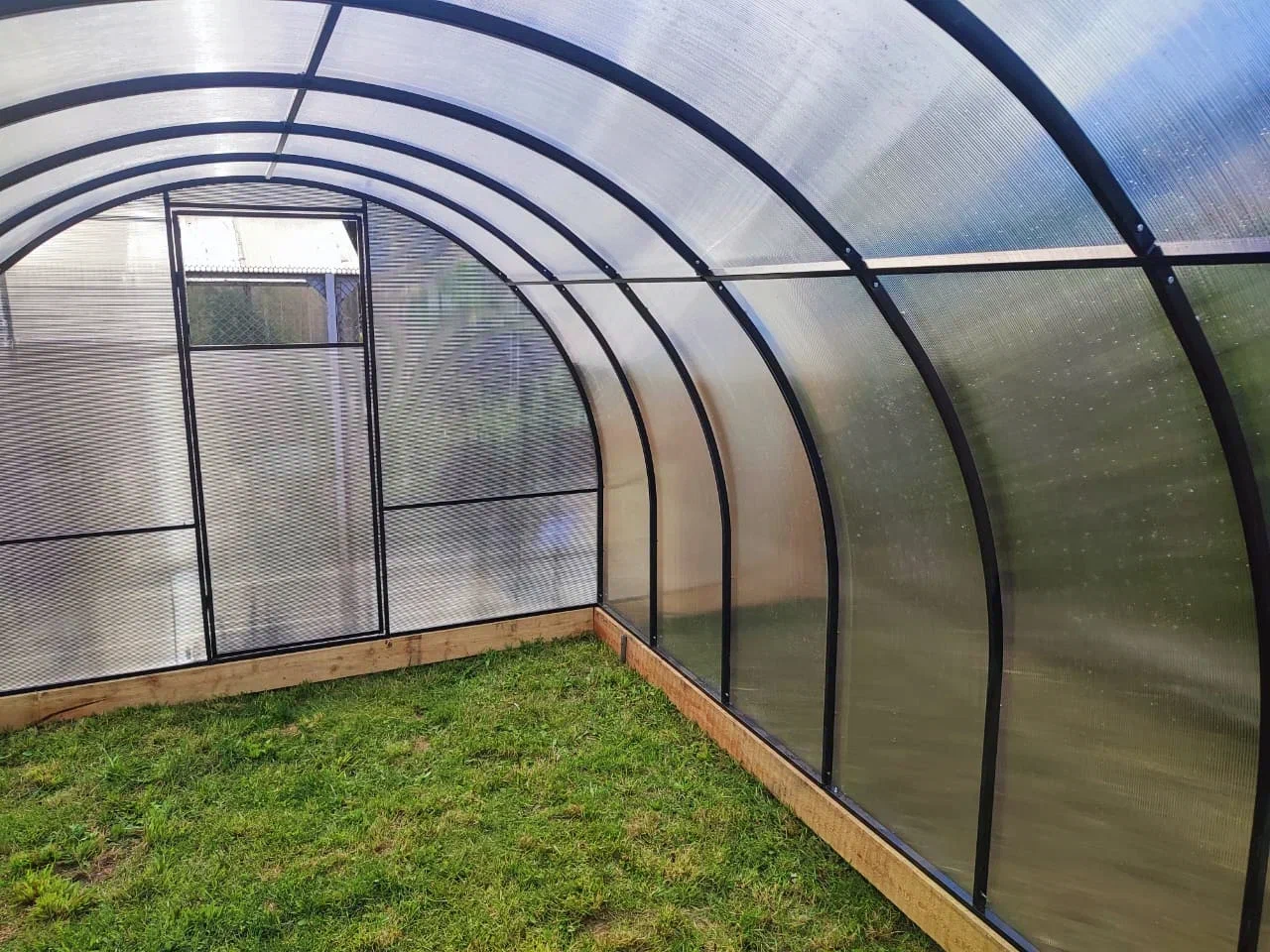 Теплица Усиленная — на участке